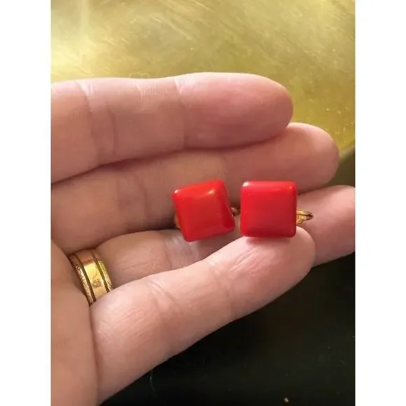 Trifari Retro Tiny Red Square Clip On Earrings Gold Tone - Picture 7 of 10